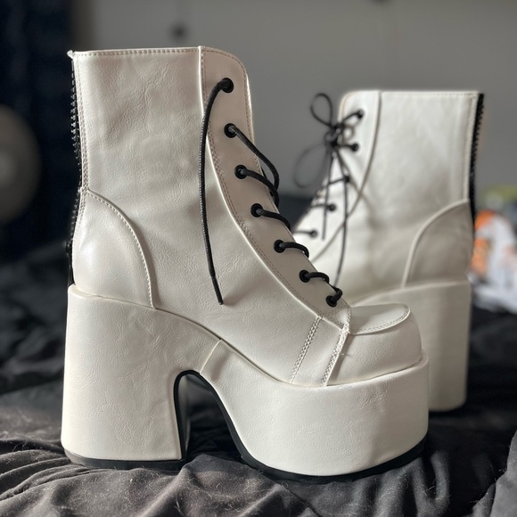 White Camel-203 Demonia READ DESCRIPTION - Picture 4 of 6